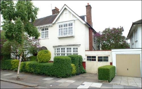 185 Hampstead Way